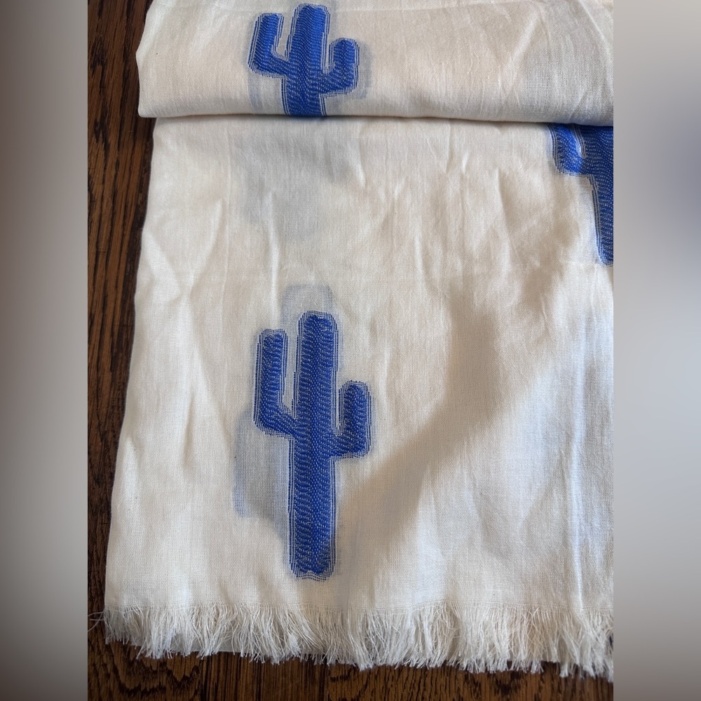 🌟 NWT Mudpie White Scarf with Blue Cactus Design OSFA
